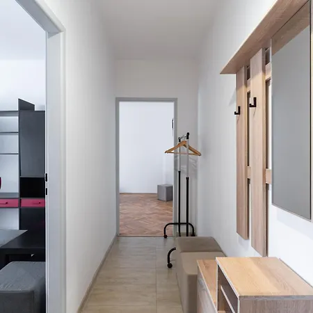 Apartment Hetmanska Homely By Bookinghost